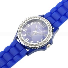 reloj de goma con incrustaciones de piedras para dama